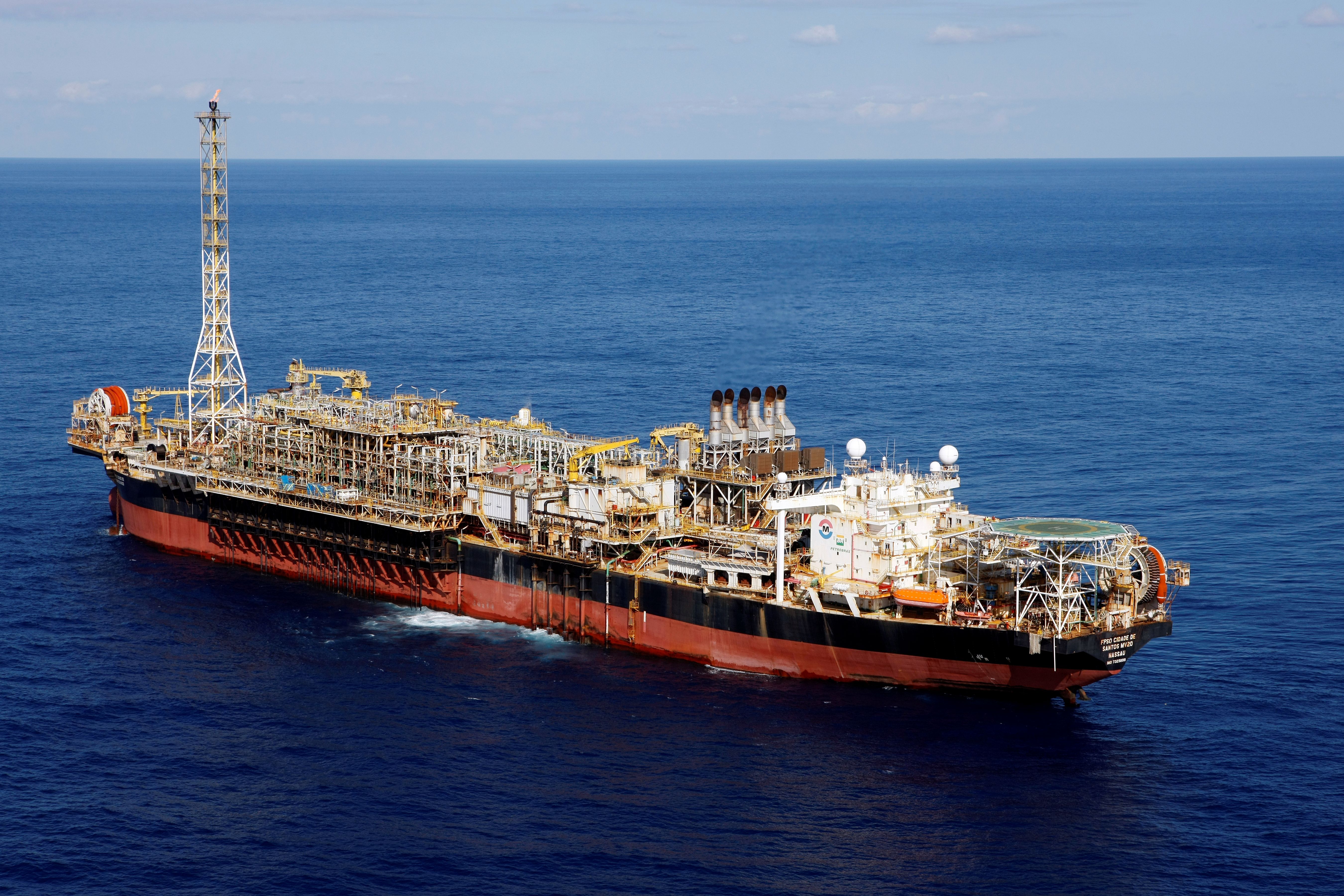 FPSO Cidade de Santos operando no Campo de Uruguá, na Bacia de Santos